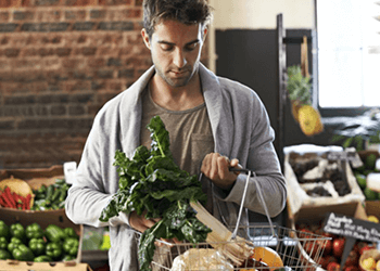 man shopping for groceries meal prep for men