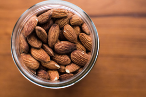 #10 best superfoods for men almonds