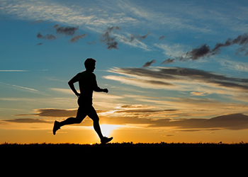 image of marathon runner at sunset get rid of belly fat